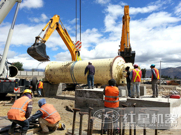 球磨機(jī)生產(chǎn)現(xiàn)場 球磨機(jī)生產(chǎn)現(xiàn)場