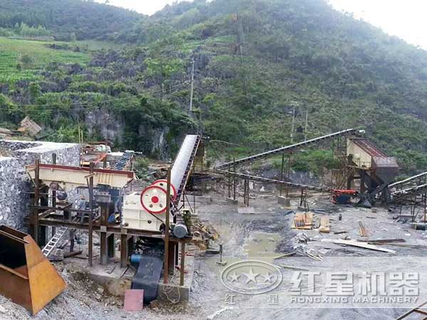 石料破碎機生產(chǎn)現(xiàn)場