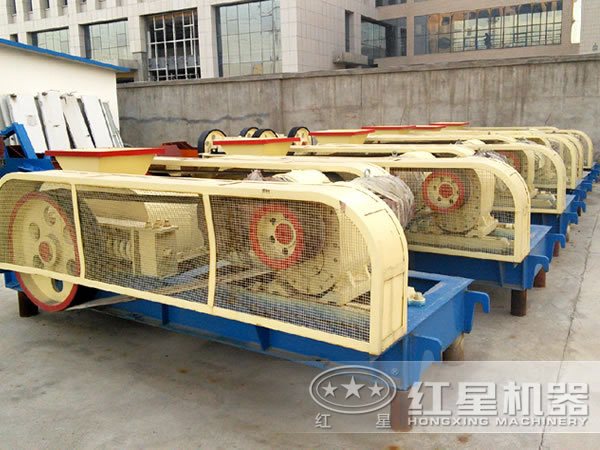 煤矸石對輥式破碎機設備實拍 煤矸石對輥式破碎機設備實拍