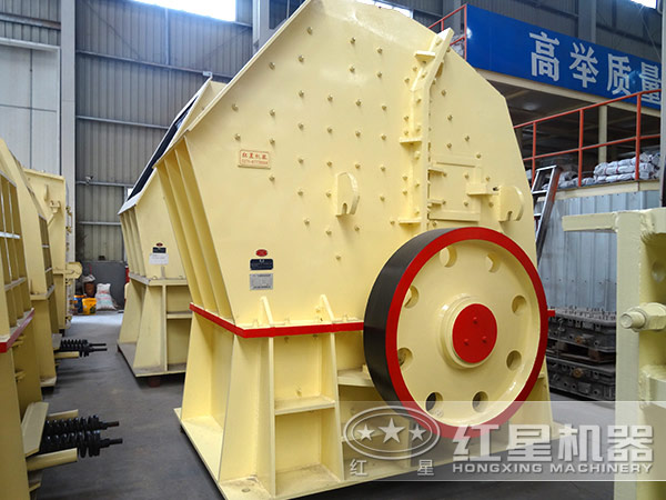 pc錘式破碎機(jī)側(cè)面展示圖