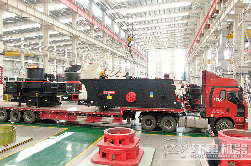 紅星成套青石碎石加工設(shè)備裝車發(fā)貨現(xiàn)場