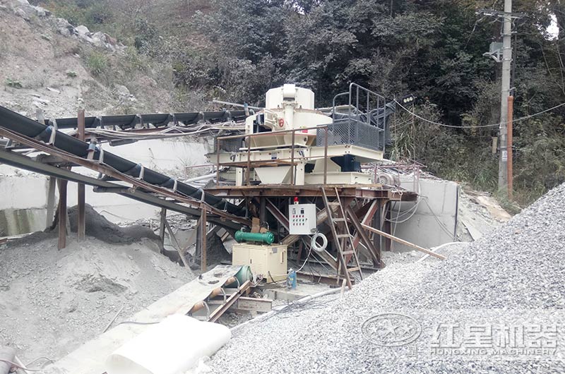 石頭碎砂加工現(xiàn)場 石頭碎砂加工現(xiàn)場