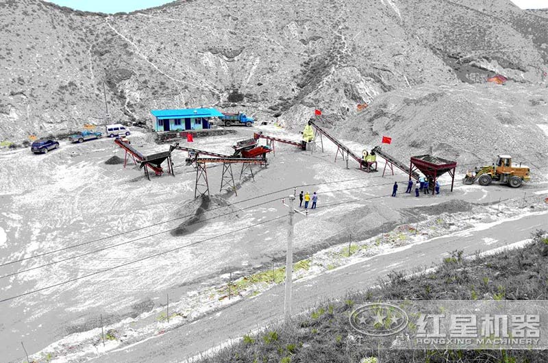 水泥塊破碎加工現(xiàn)場實拍 水泥塊破碎加工現(xiàn)場實拍