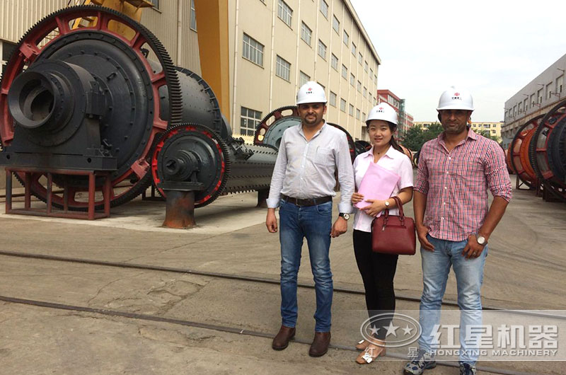 客戶(hù)來(lái)廠考察球磨機(jī)設(shè)備 客戶(hù)來(lái)廠考察球磨機(jī)設(shè)備