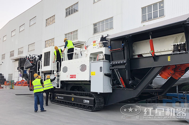 客戶來(lái)廠考察移動(dòng)石子破碎一體機(jī) 客戶來(lái)廠考察移動(dòng)石子破碎一體機(jī)