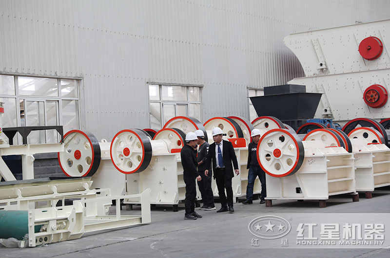 客戶(hù)來(lái)廠考察鄂破機(jī) 客戶(hù)來(lái)廠考察鄂破機(jī)