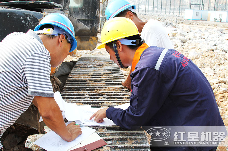 紅星技術(shù)人員入作業(yè)現(xiàn)場考察 紅星技術(shù)人員入作業(yè)現(xiàn)場考察