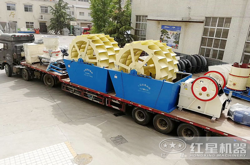 整套水洗機制砂設備裝車發(fā)貨中