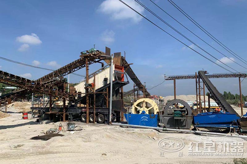 移動破碎機生產(chǎn)現(xiàn)場 移動破碎機生產(chǎn)現(xiàn)場