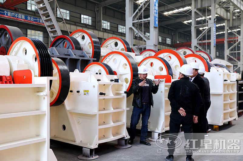 客戶來廠參觀破碎設(shè)備 客戶來廠參觀破碎設(shè)備