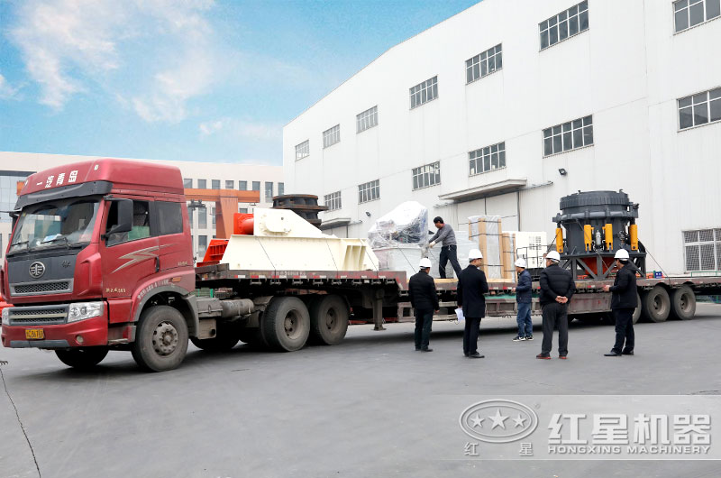 圓錐破碎機裝車、發(fā)貨（廠家直銷、價格實惠）