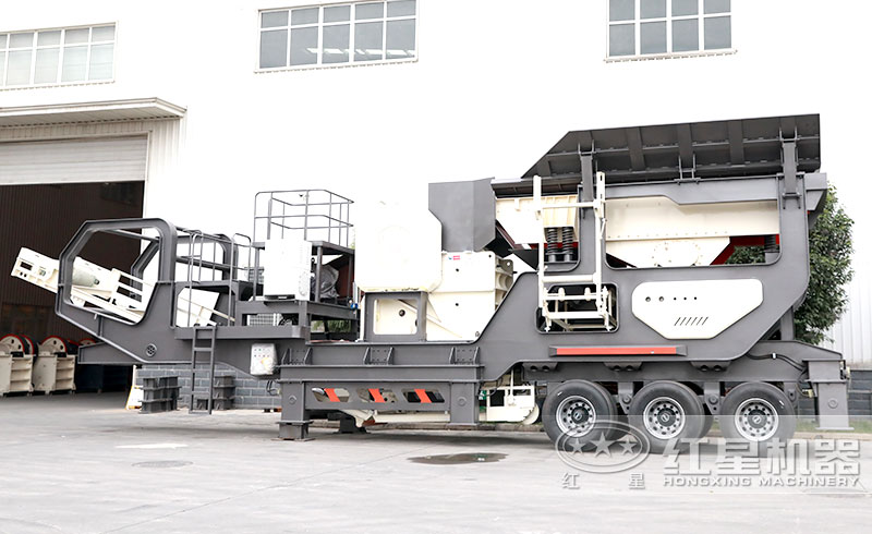 花崗巖移動(dòng)破碎機(jī)現(xiàn)場實(shí)拍