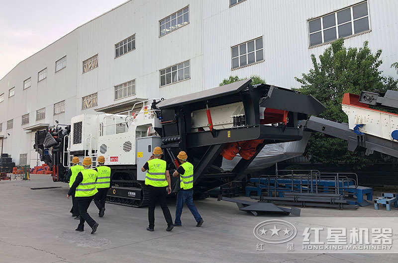 客戶來(lái)廠考察移動(dòng)破碎機(jī) 客戶來(lái)廠考察移動(dòng)破碎機(jī)