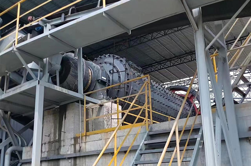 棒磨式制砂機(jī)現(xiàn)場(chǎng) 棒磨式制砂機(jī)現(xiàn)場(chǎng)