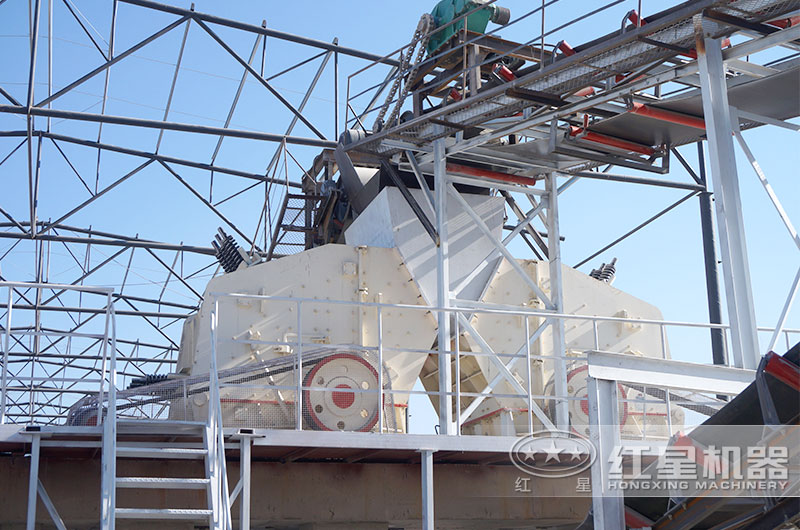 1820反擊破碎機(jī)作業(yè)現(xiàn)場(chǎng) 1820反擊破碎機(jī)作業(yè)現(xiàn)場(chǎng)