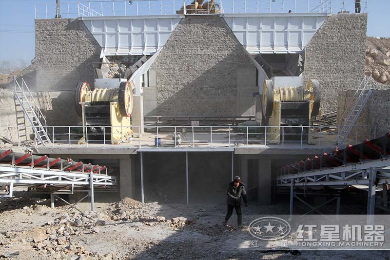 大型鄂破生產(chǎn)現(xiàn)場實(shí)拍圖 大型鄂破生產(chǎn)現(xiàn)場實(shí)拍圖