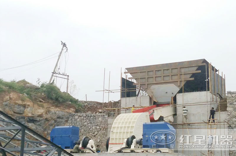 重錘破碎機(jī)作業(yè)現(xiàn)場(chǎng) 重錘破碎機(jī)作業(yè)現(xiàn)場(chǎng)