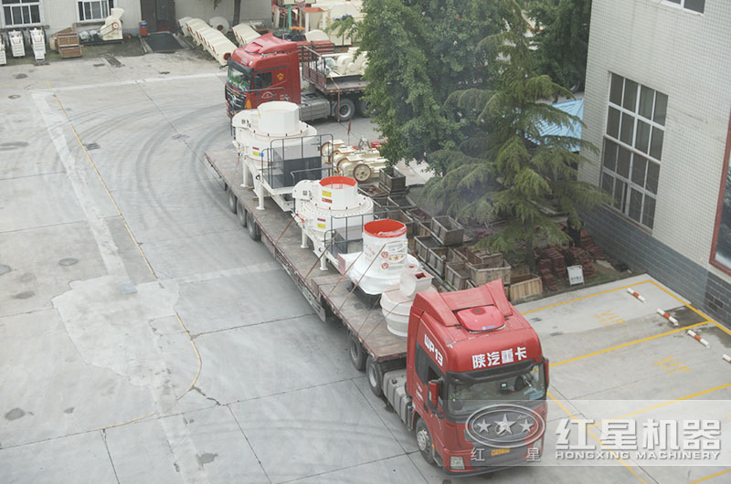 整套粉煤灰磨粉機設(shè)備裝車發(fā)貨中 整套粉煤灰磨粉機設(shè)備裝車發(fā)貨中