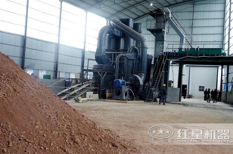 做耐火磚磨粉機作業(yè)現(xiàn)場