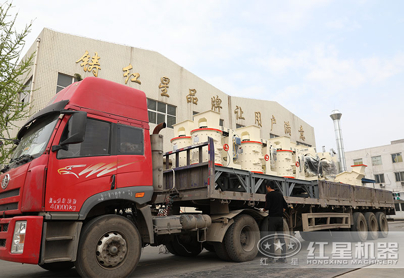 紅星立式復合制砂機裝車發(fā)貨現(xiàn)場 紅星立式復合制砂機裝車發(fā)貨現(xiàn)場