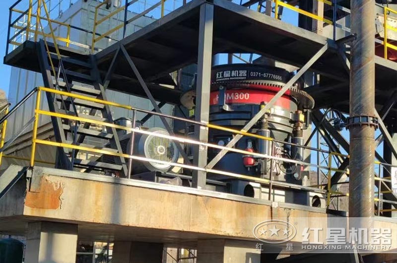 圓錐破碎機(jī)現(xiàn)場 圓錐破碎機(jī)現(xiàn)場