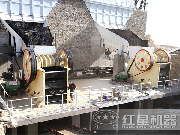 河卵石自動(dòng)破碎機(jī)用戶(hù)生產(chǎn)現(xiàn)場(chǎng)