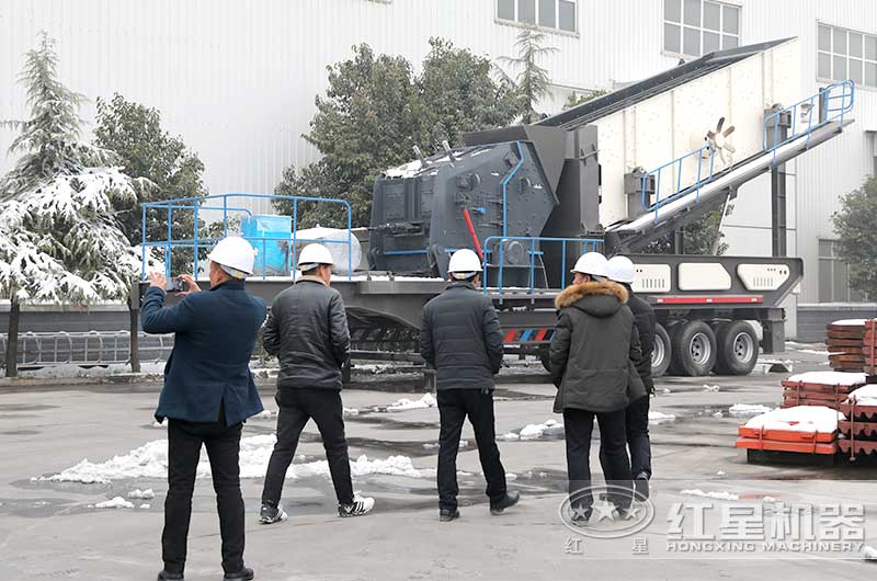 客戶來廠對設(shè)備進(jìn)行實地參觀