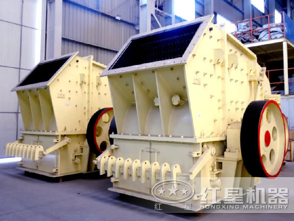 單轉(zhuǎn)子錘式破碎機(jī)實(shí)拍圖