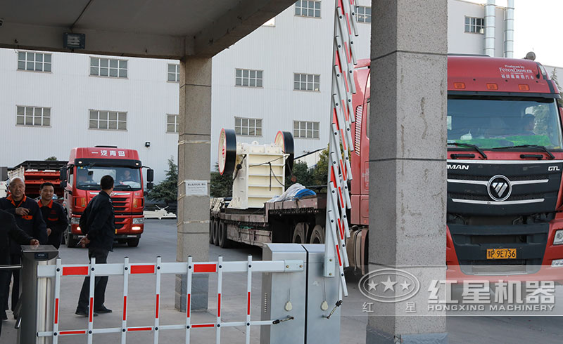 小型鱷式碎石機(jī)發(fā)貨現(xiàn)場(chǎng) 小型鱷式碎石機(jī)發(fā)貨現(xiàn)場(chǎng)