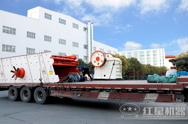 912破碎機(jī)發(fā)貨現(xiàn)場