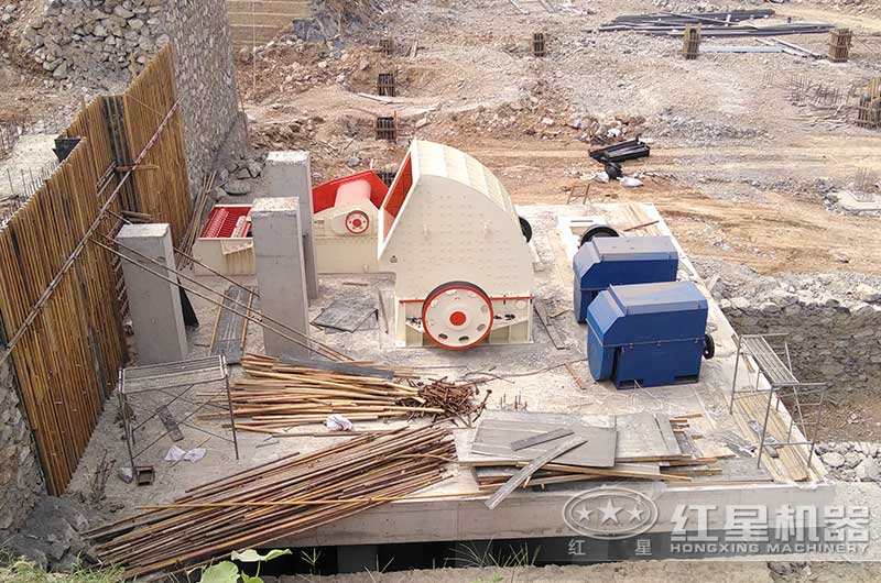 給料機(jī)、重錘式破碎機(jī)進(jìn)行安裝