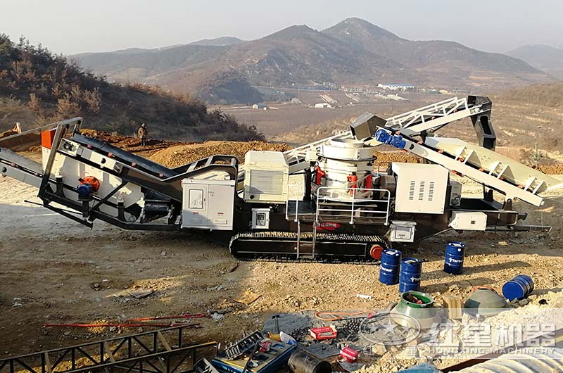 履帶式建筑廢料破碎機(jī)客戶現(xiàn)場