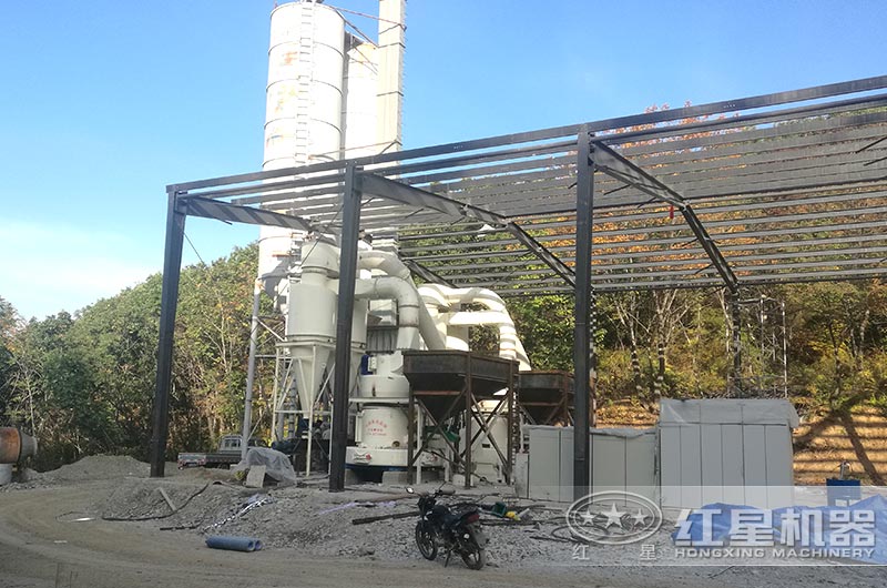 雷蒙磨粉機(jī)客戶現(xiàn)場(chǎng)實(shí)拍圖