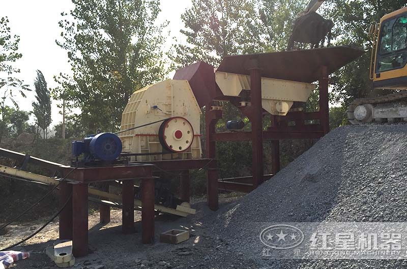 客戶現(xiàn)場(chǎng)圖，大型重錘式粉碎機(jī)