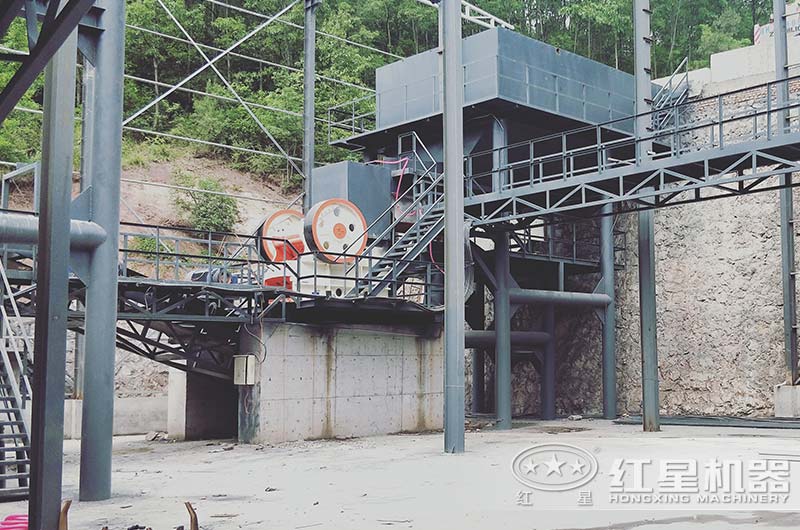 CJ系列歐版顎式破碎機作業(yè)現(xiàn)場圖