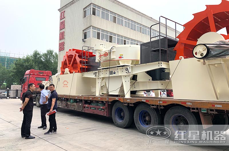 機制砂設備裝車完畢，準備發(fā)貨了