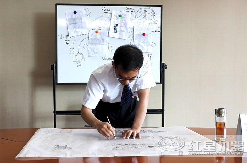 技術工程師為用戶定制專屬設備