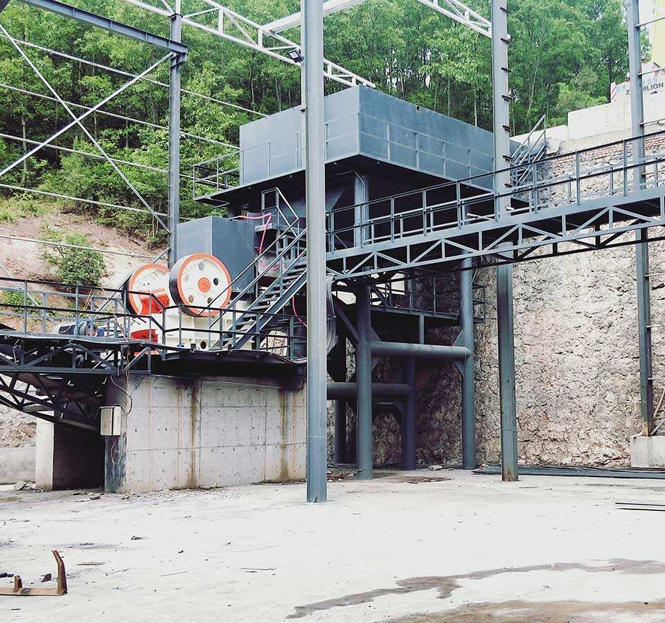 一小時(shí)產(chǎn)300噸制砂生產(chǎn)線-四川廣元客戶現(xiàn)場