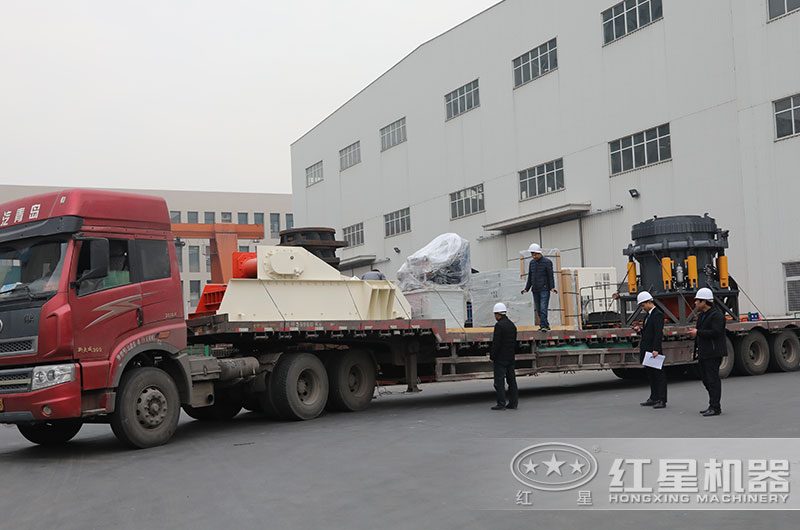 高產(chǎn)量碎石機(jī)裝車、發(fā)往江蘇