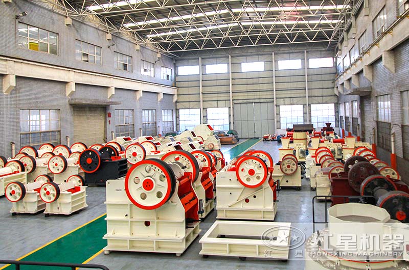 時產(chǎn)1000噸碎石機(jī)設(shè)備圖片