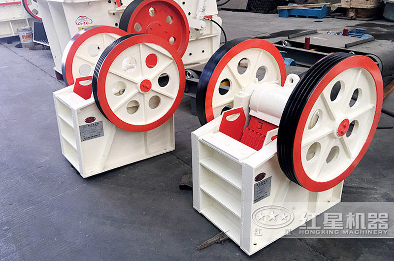 細(xì)鄂式破碎機(jī)，出料細(xì)，粒度均勻