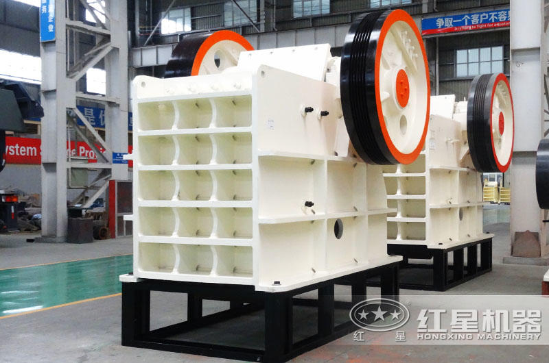 鄂式破碎機，破碎比大