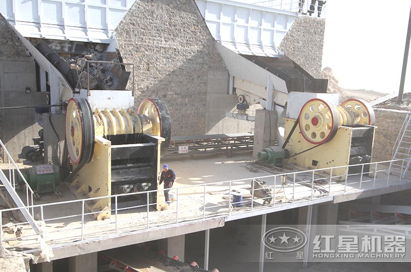 大型破碎機(jī)生產(chǎn)現(xiàn)場(chǎng)圖 大型破碎機(jī)生產(chǎn)現(xiàn)場(chǎng)圖