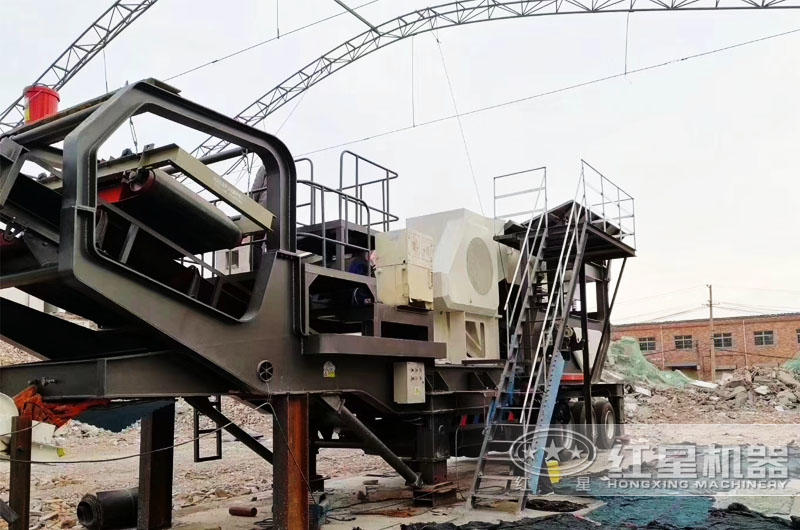 山東濱州移動(dòng)鄂式碎石機(jī)作業(yè)現(xiàn)場圖