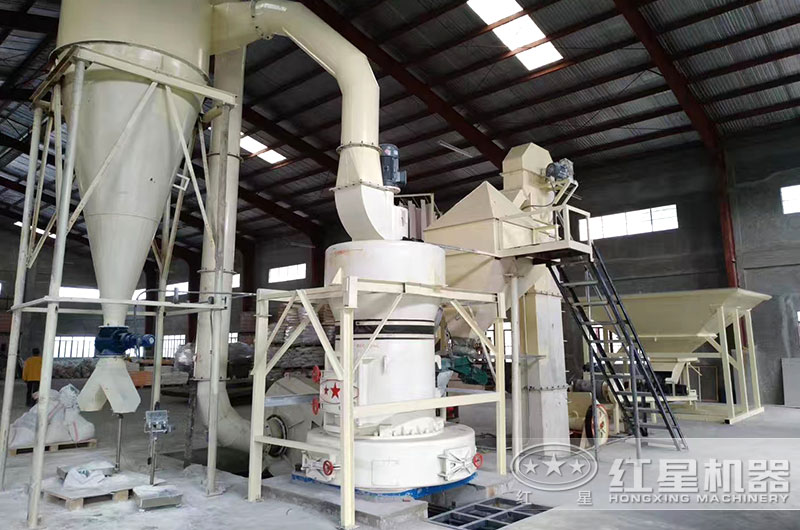 山東小型雷蒙磨粉機(jī)生產(chǎn)現(xiàn)場圖 山東小型雷蒙磨粉機(jī)生產(chǎn)現(xiàn)場圖