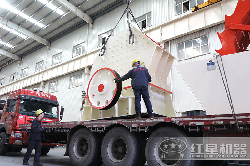 煤炭粉碎機(jī)發(fā)貨準(zhǔn)備現(xiàn)場(chǎng)
