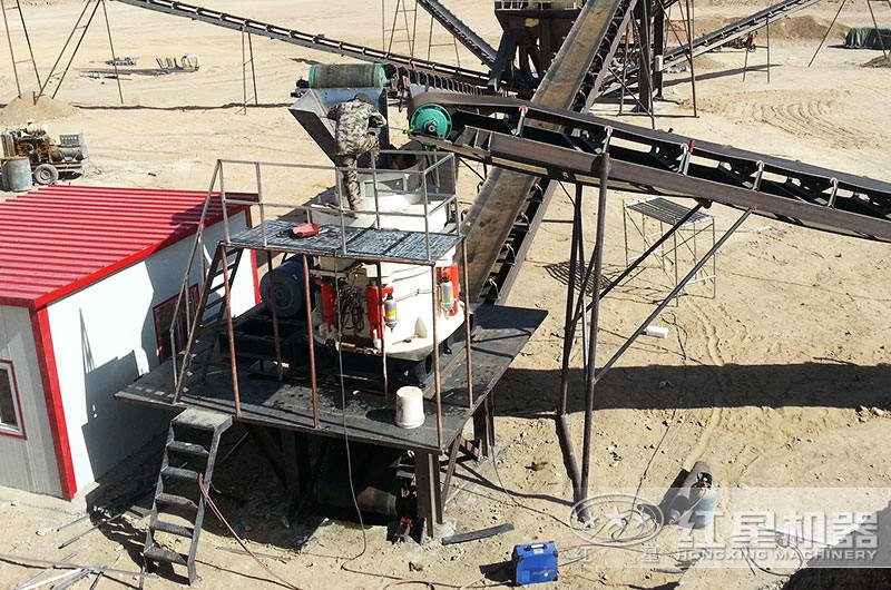 河南客戶液壓圓錐破碎機(jī)作業(yè)現(xiàn)場圖