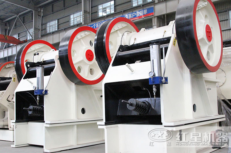  顎式破碎機破碎效率高、應(yīng)用范圍廣