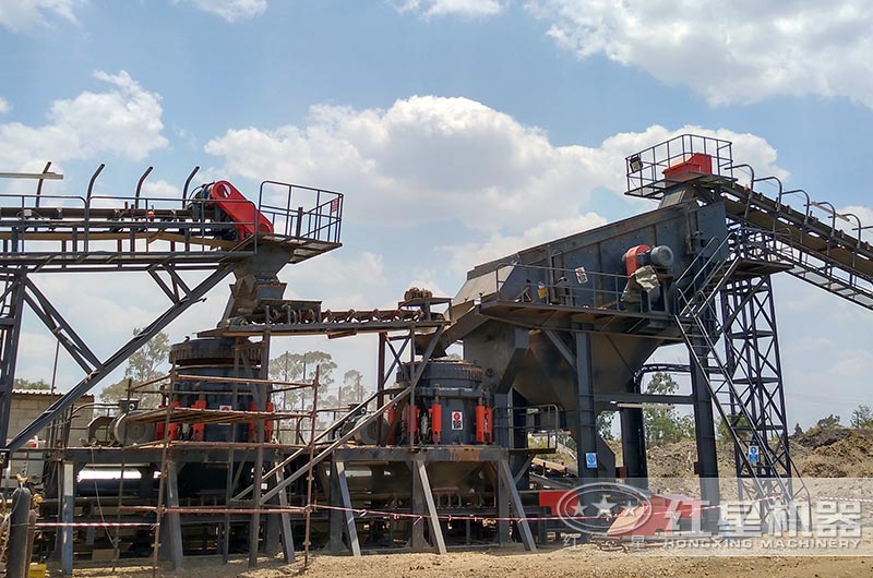 兩臺圓錐破并行使用，高配置生產(chǎn)，價格較貴