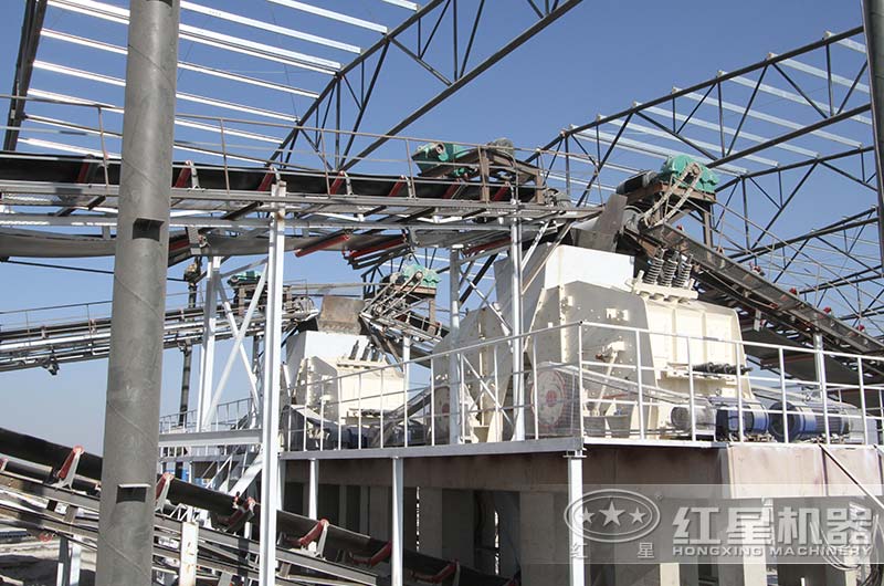 質(zhì)量較佳的大型石頭破碎機(jī)生產(chǎn)效率高、價(jià)格略貴